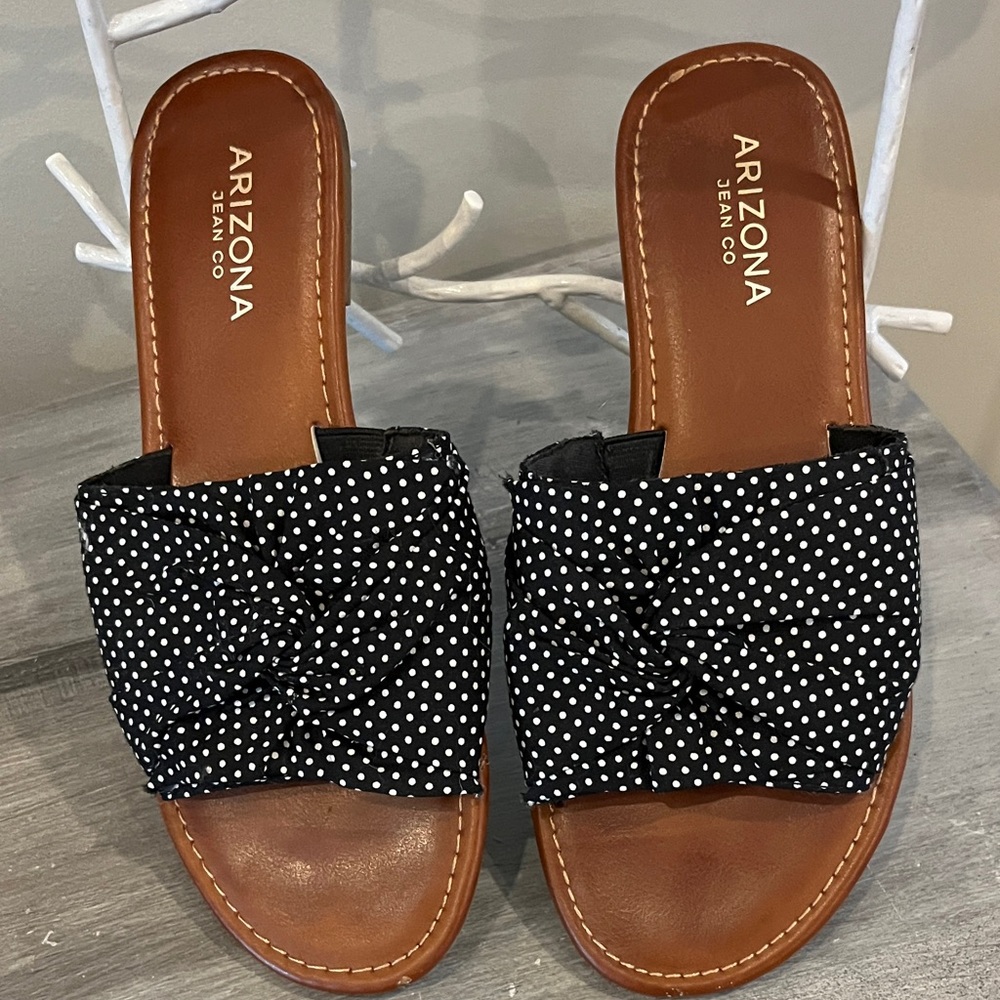 Black with White Polka Dot Flat Sandals Size 7